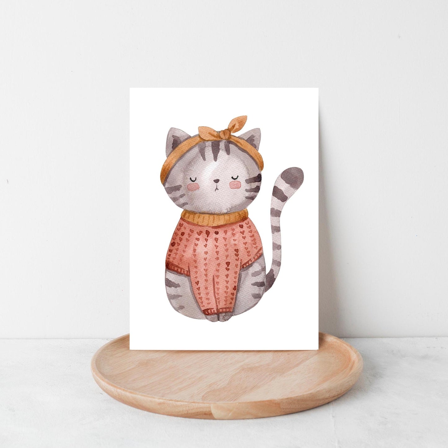 Karte Katze Vintage A6: Aquarell einer Katze mit Pullover und Schleife, auf Holzplatte. Handgefertigt auf 300g Naturpapier, ideal als Grußkarte.