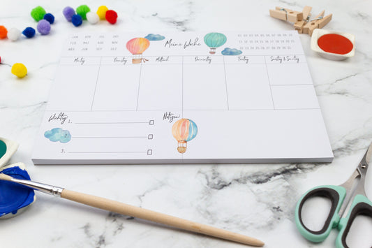Wochenplaner Heißluftballons A5 Block: Kalender mit handgemalten Heißluftballon-Illustrationen, Platz für Termine, Notizen und To-dos. Enthält 50 Blätter zum Abreißen.
