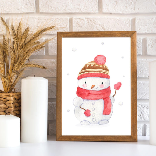 Weihnachtsposter Schneemann A3, A4 & A5: handgemalter Schneemann mit Kerzen, ideal für Weihnachtsdeko im Kinderzimmer. Gedruckt auf hochwertigem 300g Naturpapier. Gerahmt auf Regal.
