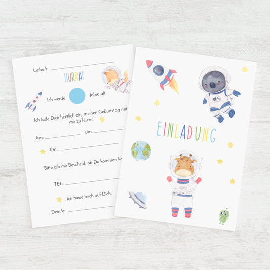 Einladung Kindergeburtstag Astronauten A6: Zwei Karten mit niedlichen Astronautentieren und Weltraummotiven, ideal für Kindergeburtstage, auf hochwertigem 300g Naturpapier gedruckt.