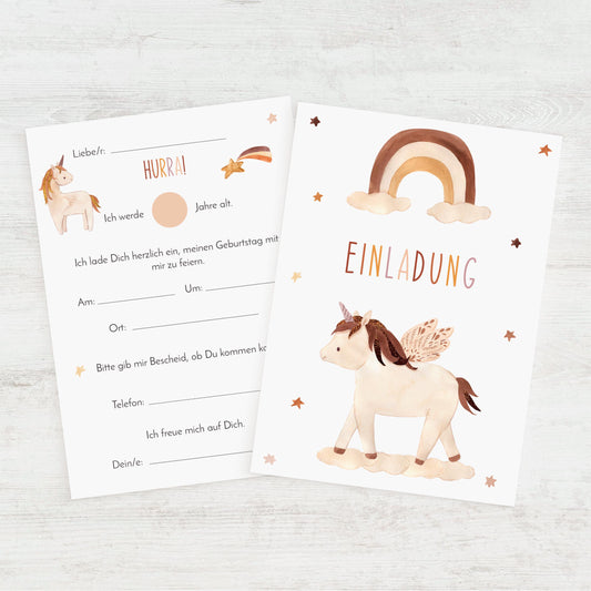 Einladung Kindergeburtstag Einhorn Boho A6: Zwei Karten mit Einhorn- und Regenbogenzeichnung, geeignet für Kinder, aus stabilem, mattem 300g Naturpapier, leicht ausfüllbar.