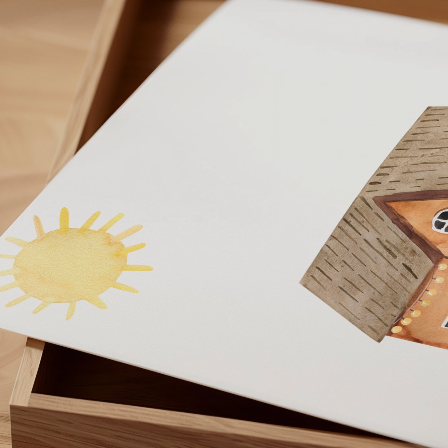 Poster Haus auf Berg A4 & A3: Aquarell-Bild, Haus auf einem Hügel mit grünem Feld, gelber Sonne und Pfad, ideal für Kinderzimmer.