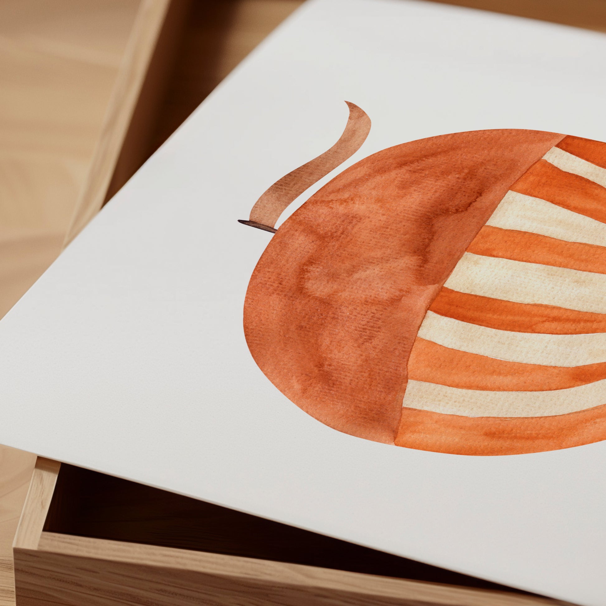 Poster Heißluftballon Retro A4 & A3: Heißluftballon mit weißem Streifen und Fahne, auf hochwertigem, mattem Naturpapier gedruckt, ideal für Kinderzimmerdeko. Nahaufnahme