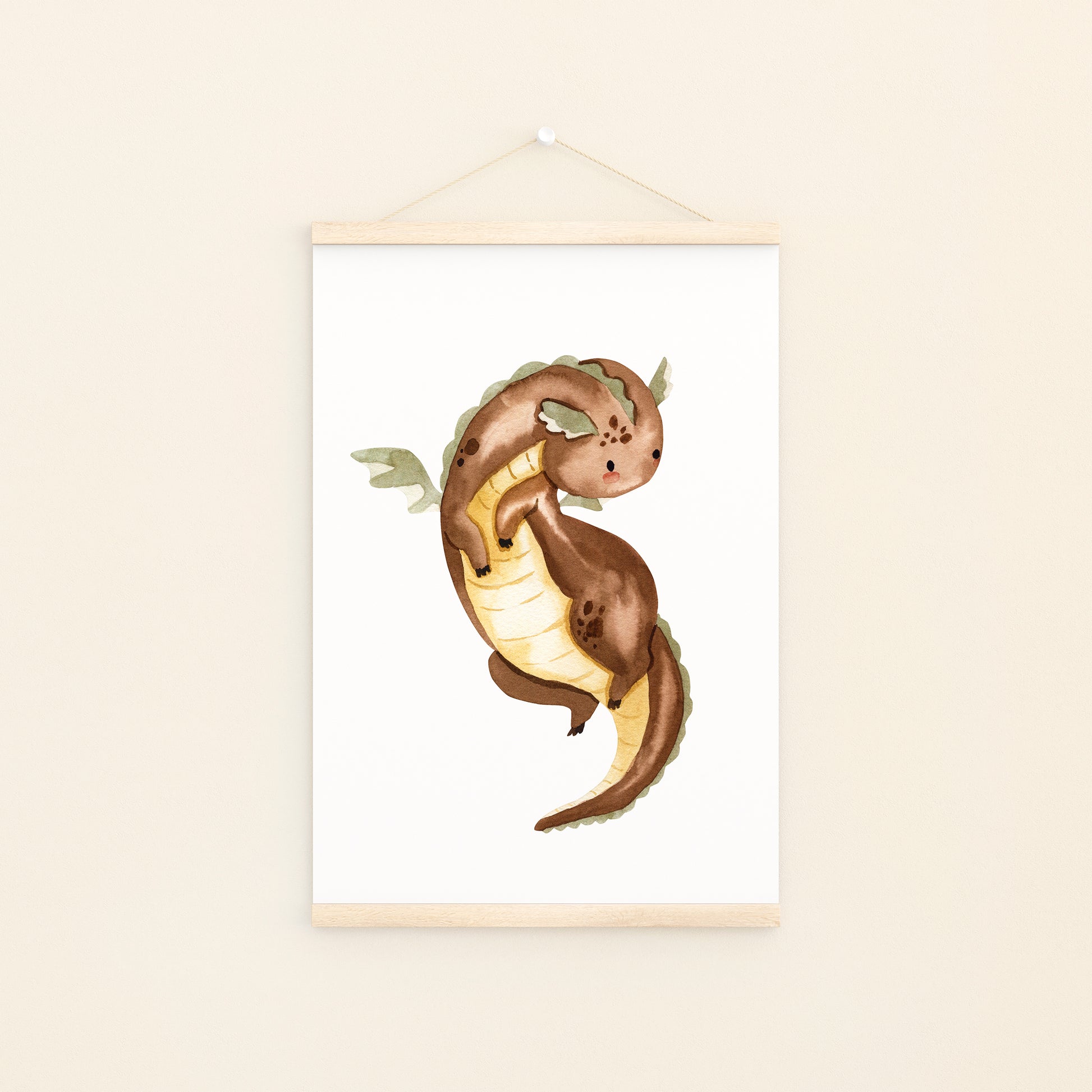Poster Drache fliegt A4 & A3: Handgemaltes Drachenbaby fliegt, ideal für Kinderzimmerdeko. Hochwertiges, mattes 300g Naturpapier. Verfügbar in A4 und A3. An Bildleiste
