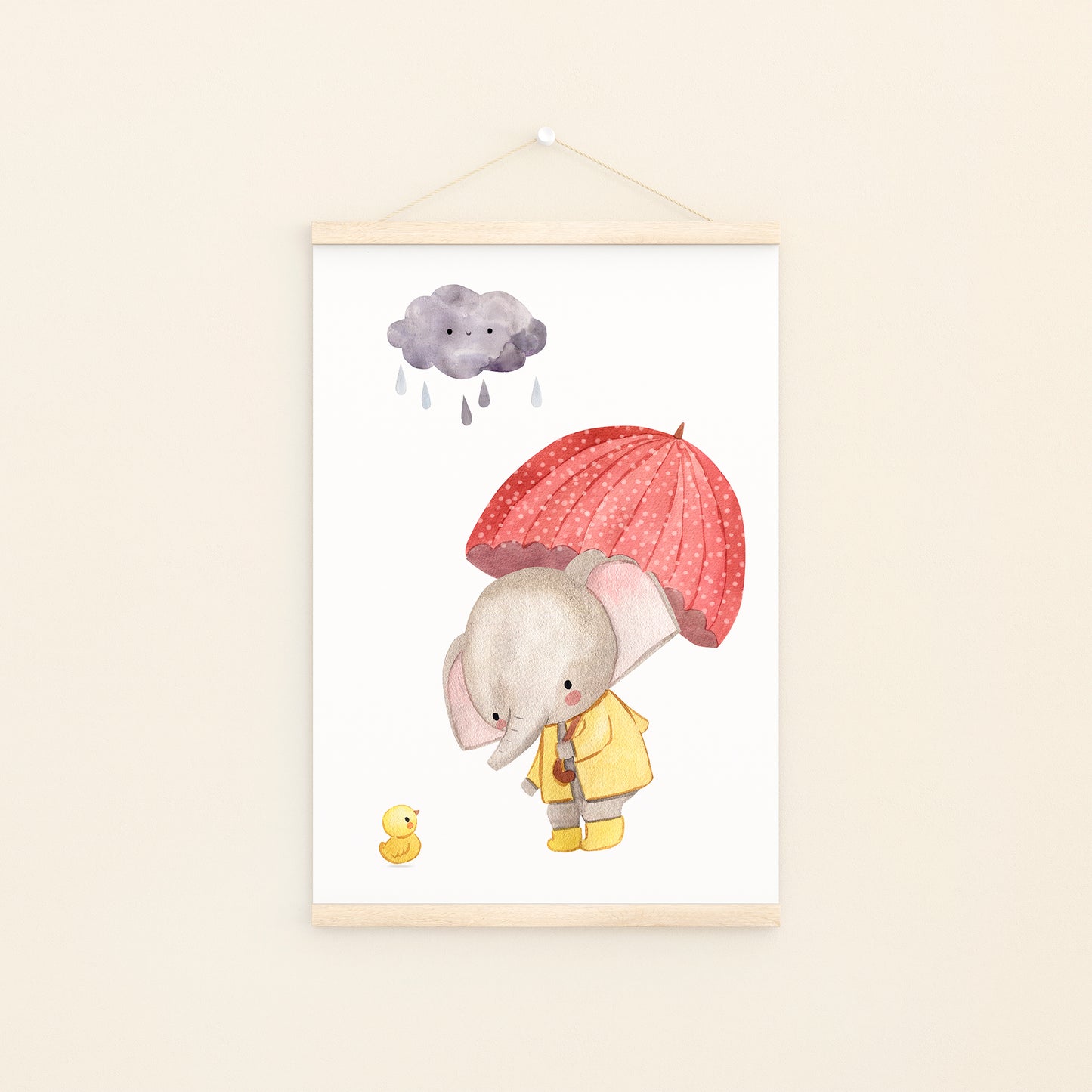 Poster Elefant mit Regenschirm A4 & A3 zeigt einen Elefanten und ein Entchen im Regen, ideal für Kinderzimmerdekoration, auf hochwertigem, mattem Naturpapier gedruckt.
