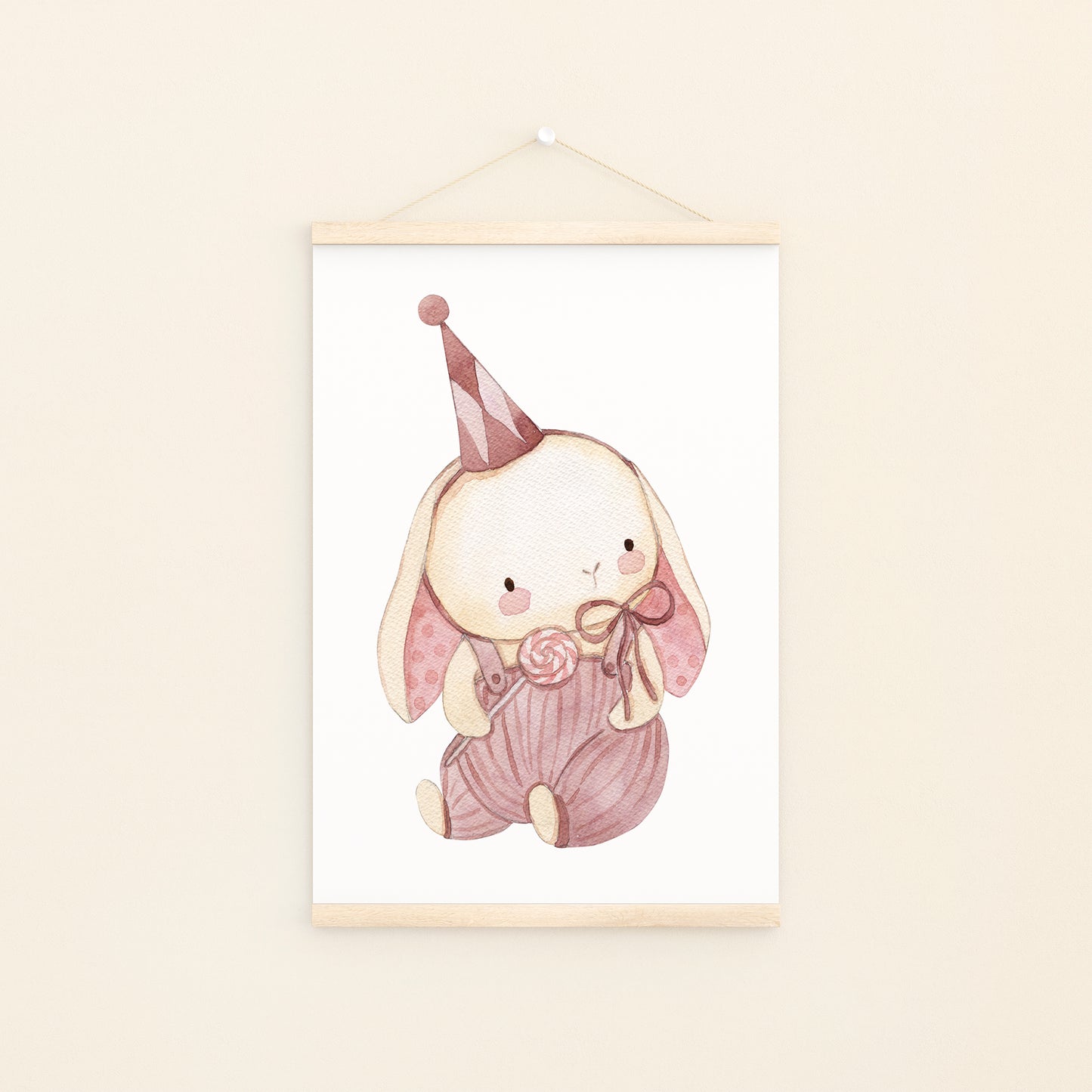 Poster Häschen A4 & A3: Eine handgemalter Aquarell Hase, ideal für das Kinderzimmer. Gedruckt auf hochwertigem, mattem 300g Naturpapier. An Bildleiste