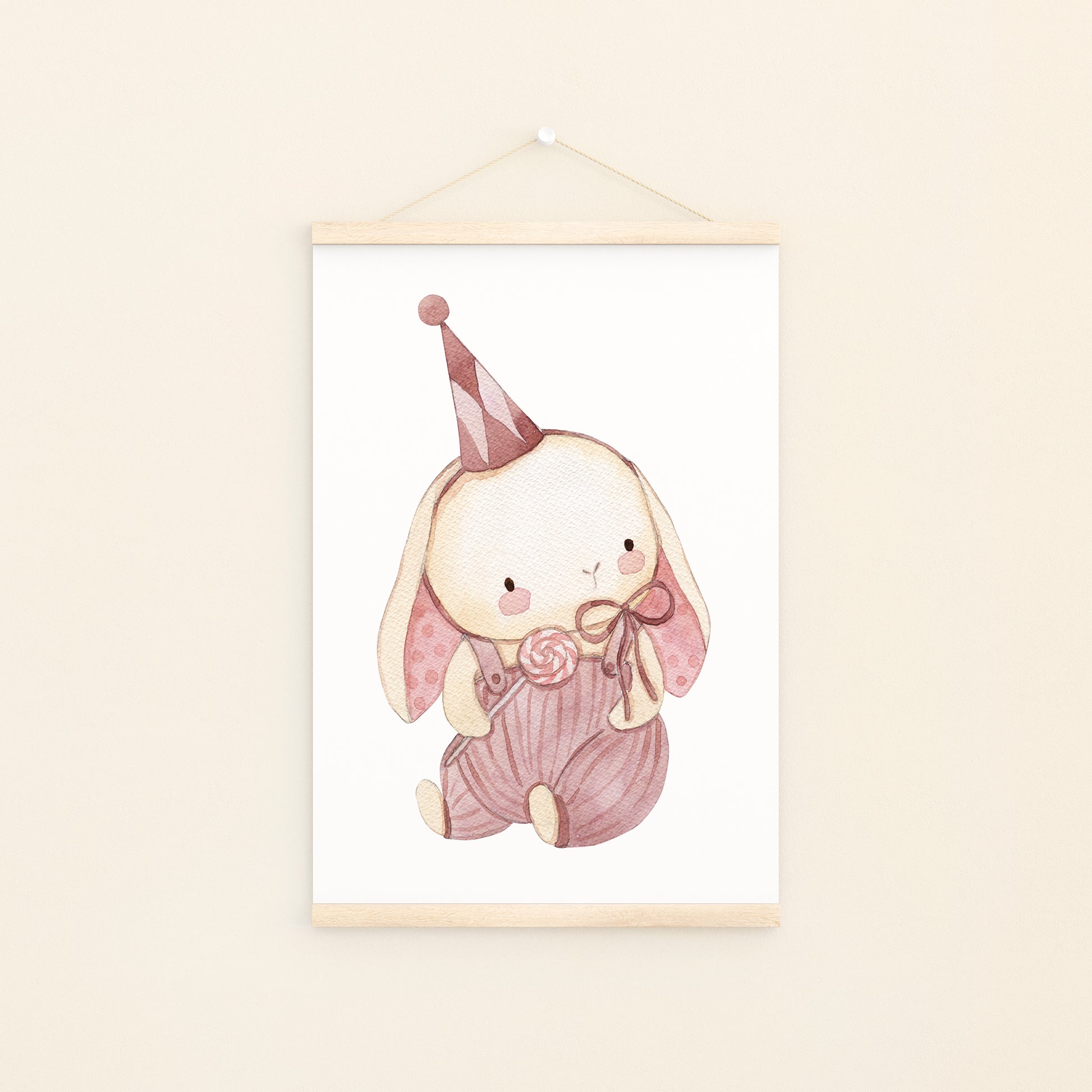Poster Häschen A4 & A3: Eine handgemalter Aquarell Hase, ideal für das Kinderzimmer. Gedruckt auf hochwertigem, mattem 300g Naturpapier. An Bildleiste