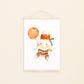 Poster Hase mit Ballon A4 & A3: Hase, der einen Ballon hält, gedruckt auf hochwertigem, mattem 300g Naturpapier. Perfekt für Kinderzimmerdeko. An Bildleiste