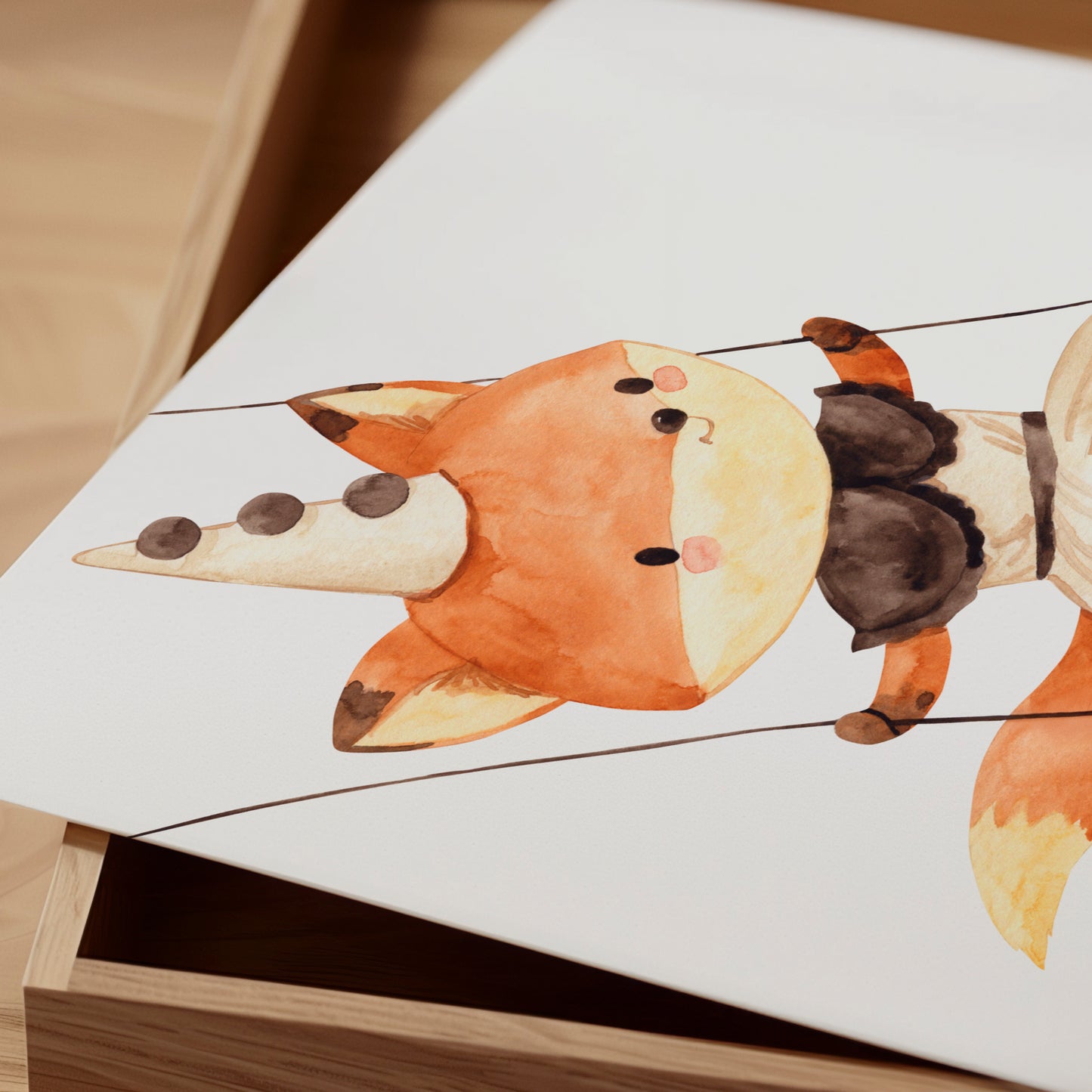 Poster Füchsin auf Schaukel A4 & A3: illustriertes Poster, Fuchs in Kleid auf einer Schaukel, ideal als Kinderzimmerdeko, auf hochwertigem, mattem 300g Naturpapier gedruckt. 
