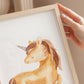 Person hält Poster Einhorn Boho A4 & A3: Detailreiche handgezeichnete Einhorn Illustration im Aquarellstil auf hochwertigem, mattem 300g Naturpapier, ideal für Kinderzimmer.