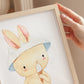 Poster Hase mit Eis in den Größen A4 und A3, auf hochwertigem matten 300g Naturpapier, perfekt als Kinderzimmerdeko oder Geschenk für Geburtstage.