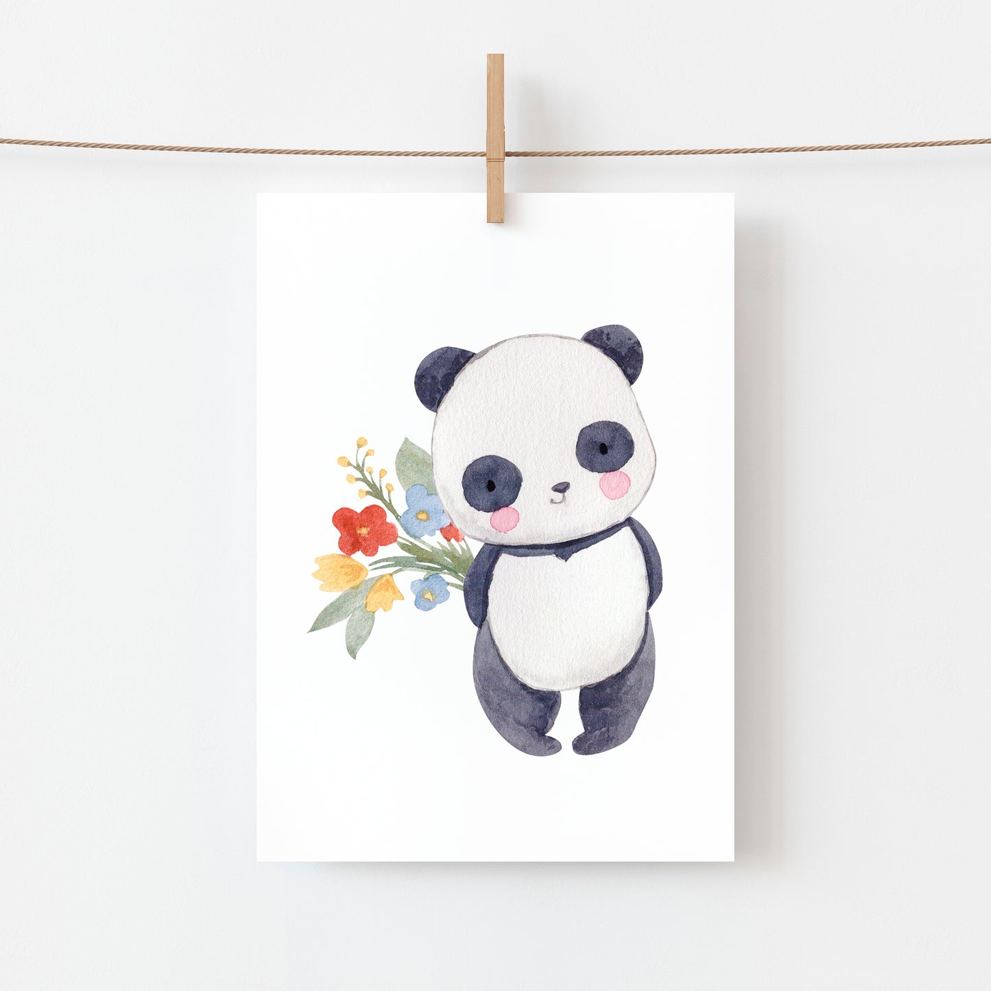 Karte Panda & Blumen A6 auf ean einer Wäscheleine, handgemalter Aquarell-Panda mit Blumen, inklusive Umschlag. Hochwertiges, mattes 300g Naturpapier.