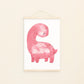 Poster Dinosaurier Pink A4 & A3, handgemalt, pinker Dino mit langem Hals, ideal zur Dekoration von Kinderzimmern. Gedruckt auf hochwertigem 300g Naturpapier.