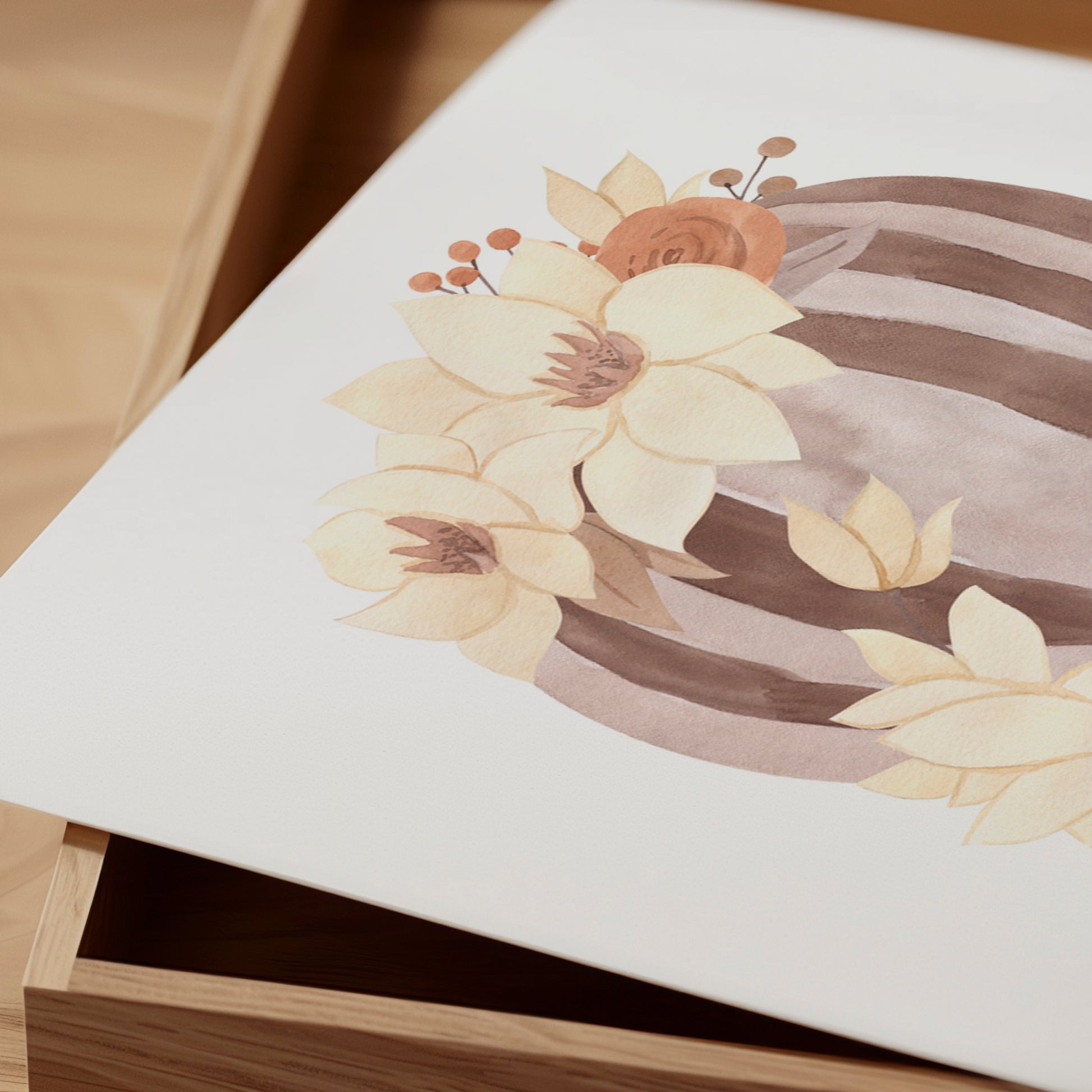 Poster Heißluftballon Streifen & Blumen A4 & A3: Aquarell, Heißluftballon mit Blumen, ideal als Kinderzimmerdeko oder Geschenk, auf hochwertigem, stabilem Naturpapier gedruckt. Nahaufnahme