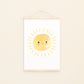 Poster Sonne A3 & A4: Aquarellbild einer lächelnden Sonne mit Gesicht, ideal für Kinderzimmerdekoration. Gedruckt auf hochwertigem, stabilem Naturpapier.