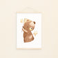 Poster Bär fängt Sterne A4 & A3: Illustration, süßer Bär, der Sterne fängt. Perfekt als Kinderzimmerdeko oder als Geschenk zur Geburt.