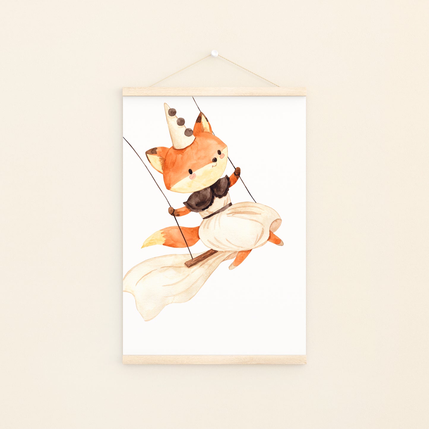Poster Füchsin auf Schaukel A4 & A3: illustriertes Poster, Fuchs in Kleid auf einer Schaukel, ideal als Kinderzimmerdeko, auf hochwertigem, mattem 300g Naturpapier gedruckt. An Bildleiste