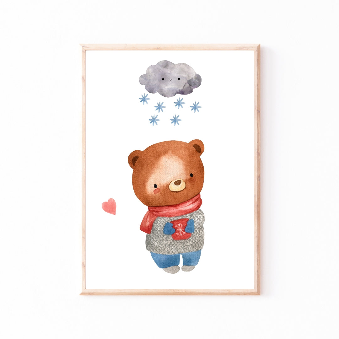 Poster Bär im Schnee: Aquarell eines Teddybären mit Schal, der eine Tasse hält. Perfekt als Kinderzimmerdekoration, erhältlich in A4 und A3.
