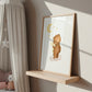 Kleiner Bär mit Kuscheltier Poster