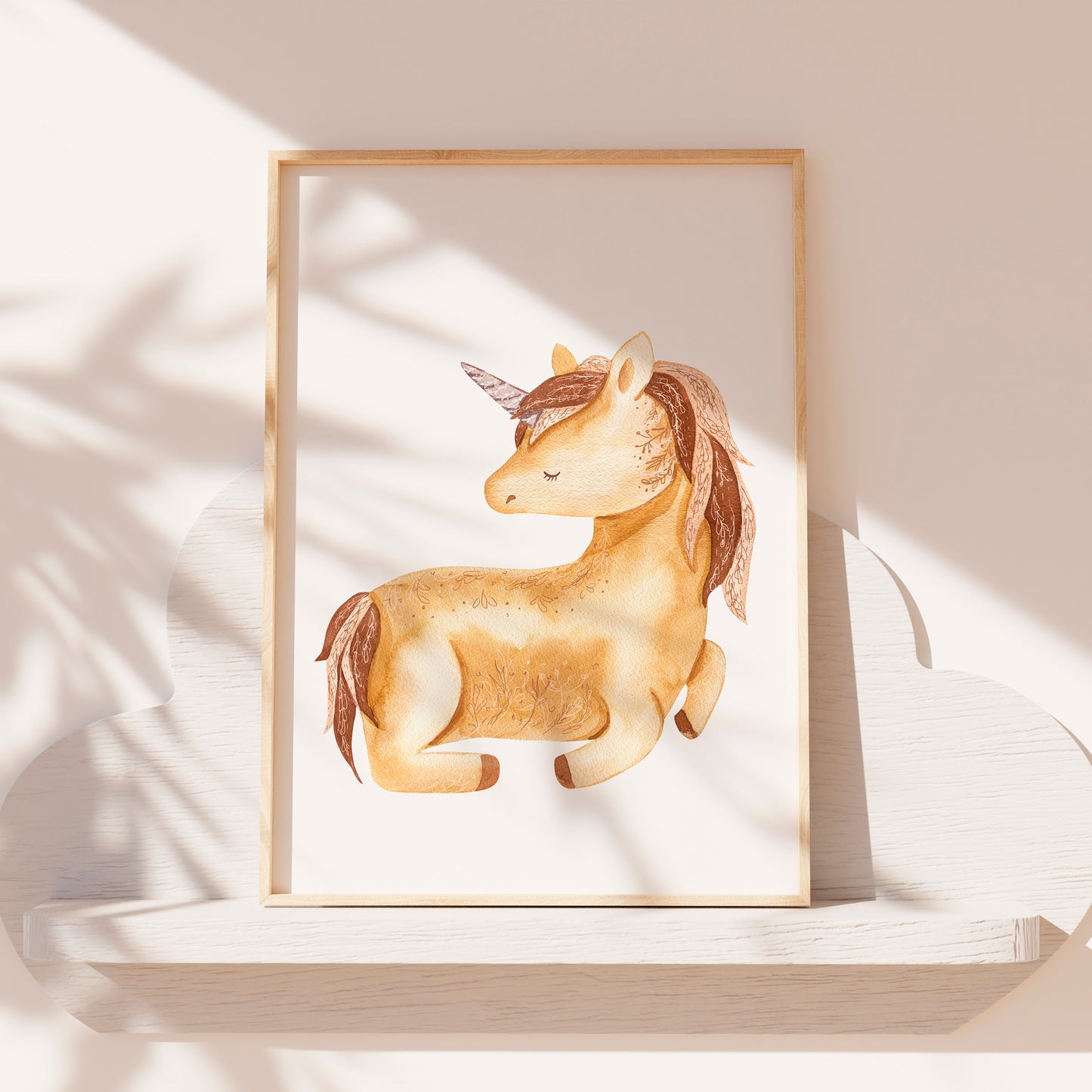 Poster Einhorn Boho A4 & A3: Detailreich illustriertes Kinderzimmer-Poster auf mattem 300g Naturpapier, ohne Rahmen aufhängbar, erhältlich in A4 und A3.