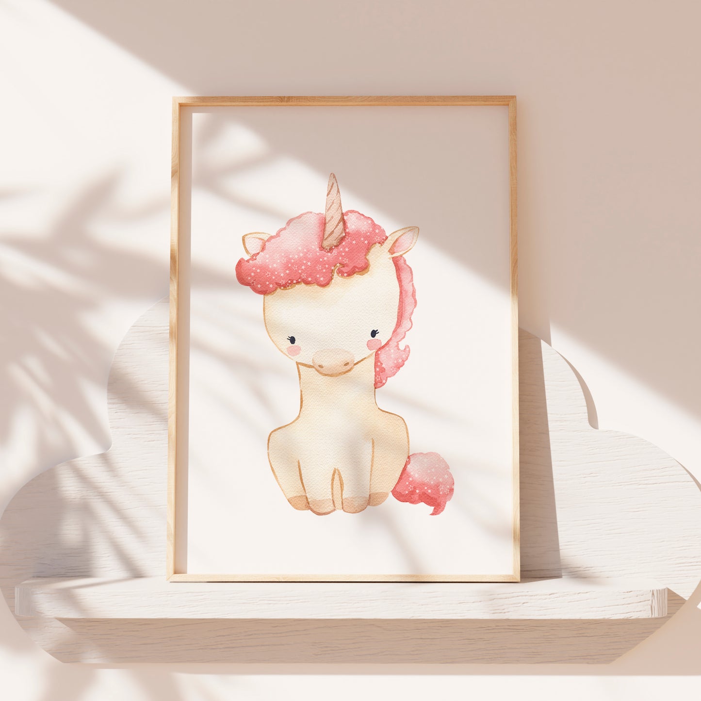 Poster Einhorn mit Sternen in A4 und A3 auf hochwertigem, mattem 300g Naturpapier, perfekt für die Kinderzimmerdekoration, ohne Rahmen, versendet flach oder gerollt.