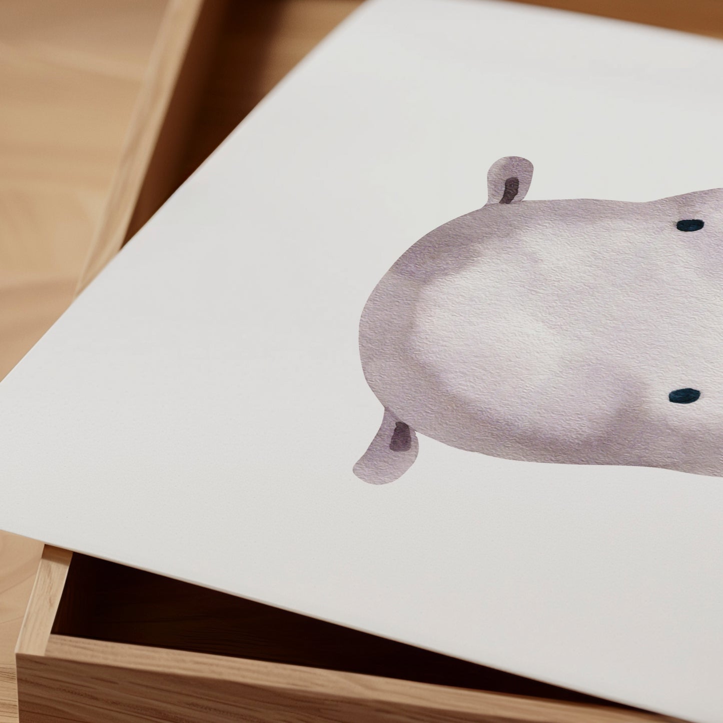Poster Flusspferd A3 & A4 zeigt eine detaillierte Zeichnung eines niedlichen Flusspferds, ideal zur Dekoration von Kinderzimmern oder als Geschenk.
