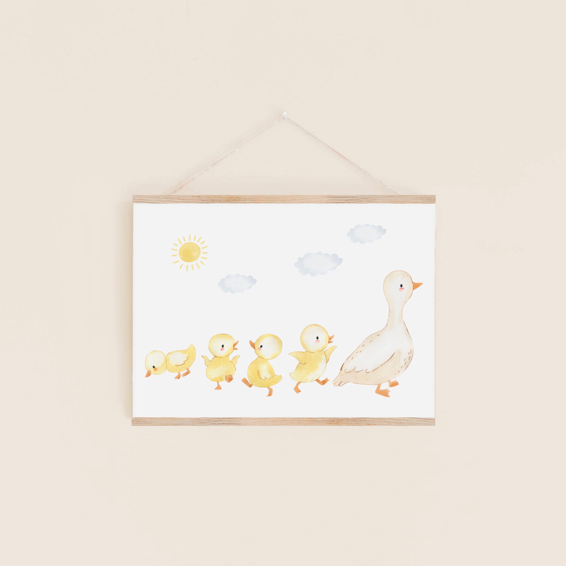 Poster Entenparade A4 & A3, illustriertes Kinderzimmer-Dekor auf hochwertigem 300g Naturpapier, ohne Rahmen. Perfekt für strahlende Kinderaugen.