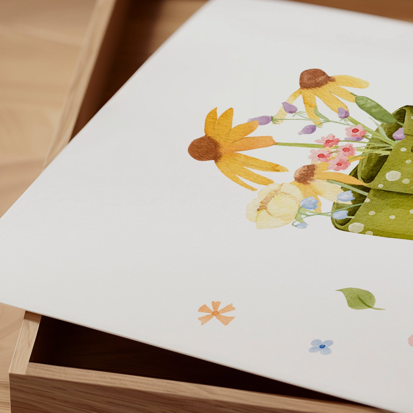 Poster Gummistiefel und Wildblumen A4 & A3: Handgemaltes Bild, grüne Gummistiefel mit Wildblumen, ideal für farbenfrohe Kinderzimmer oder Küchen. Hochwertiges, mattes Naturpapier.