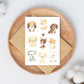 Karte Hunderassen A6 zeigt charmant illustrierte Hunde, ideal für Hundeliebhaber. Gedruckt auf hochwertigem Naturpapier, perfekt als Gruß- oder Dankeskarte.