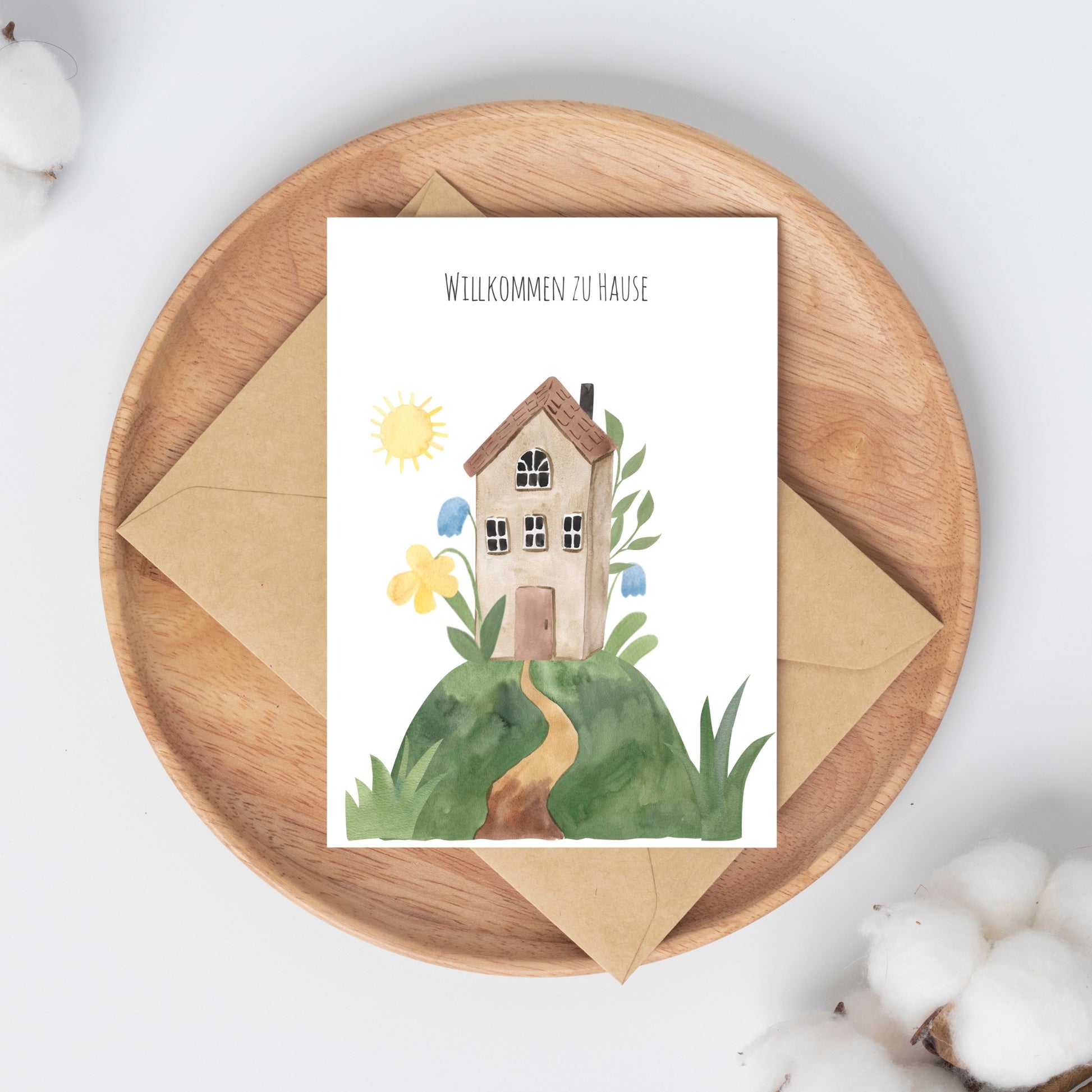 Postkarte mit Aquarellmotiv: Hause auf einem Hügel, gedruckt auf hochwertigem, mattem 300g Naturpapier, Größe A6, beschreibbar und bestempelbar, ideal für Einzug/Umzug. Mit Umschlag
