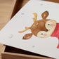 Weihnachtsposter Rentier mit Schal Nahaufnahme, handgemalt, ideal für Kinderzimmerdeko. Verfügbar in A3, A4, A5 auf 300g Naturpapier.