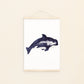 Poster Orca A4 & A3: Ein handgemaltes Aquarell eines Wals auf hochwertigem 300g Naturpapier, perfekt als Kinderzimmerdeko oder Geschenk.