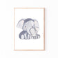 Poster Papa/Mama Elefant und Baby A4 & A3: Ein handgemaltes, illustriertes Kinderzimmerposter mit zwei Elefanten auf hochwertigem, mattem Naturpapier. Ideal als Geschenk oder Dekoration.
