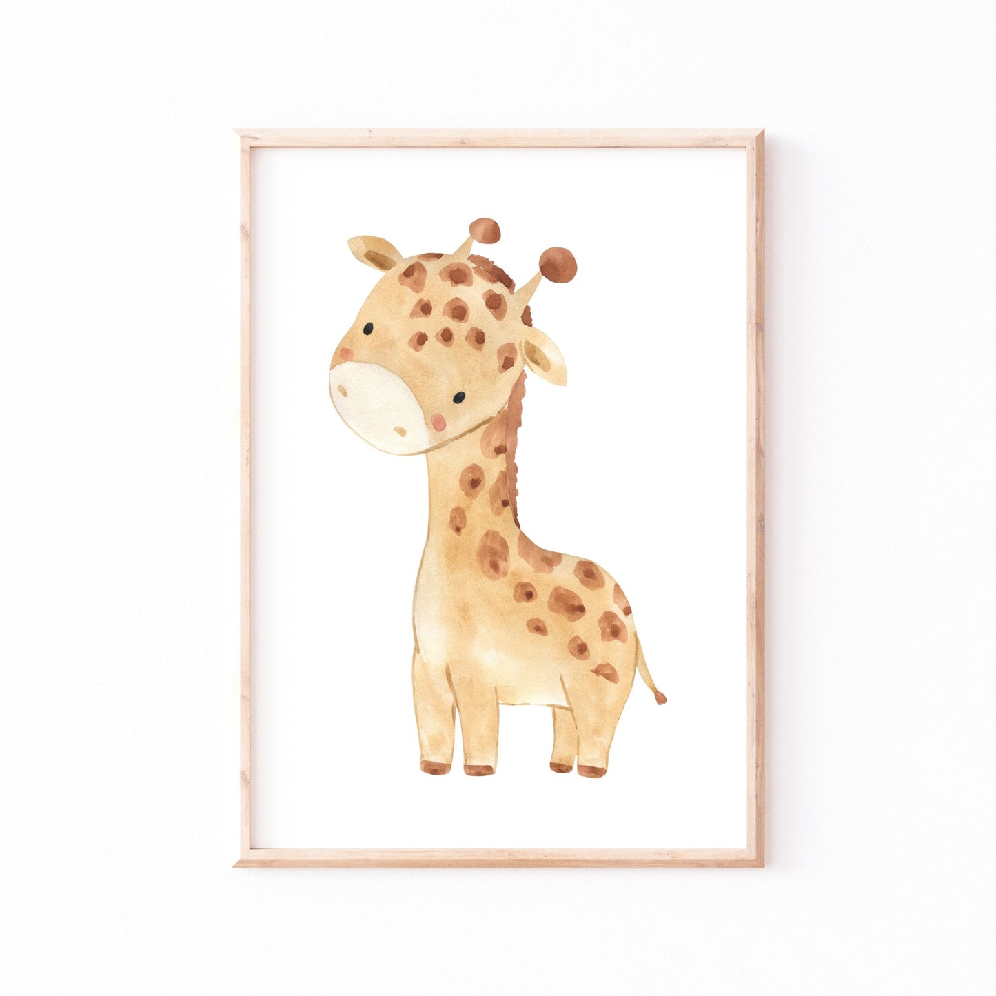 Posterset Safari: Skizze eines Giraffenkopfes mit Krone, ideal für Kinderzimmerdekoration. Teil eines Sets mit Elefant, Löwe, Zebra, Affe und Flusspferd.