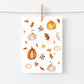 Postkarte mit A6-Format: Muster, Aquarell-Kürbisse und Herbstlaub. Gedruckt auf hochwertigem, mattem Naturpapier. Perfekt für Herbstgrüße.
