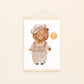 Poster Bär Vintage A3 & A4: Aquarell eines Teddybären mit Ballon, ideal als Kinderzimmerdeko auf hochwertigem, mattem 300g Naturpapier.