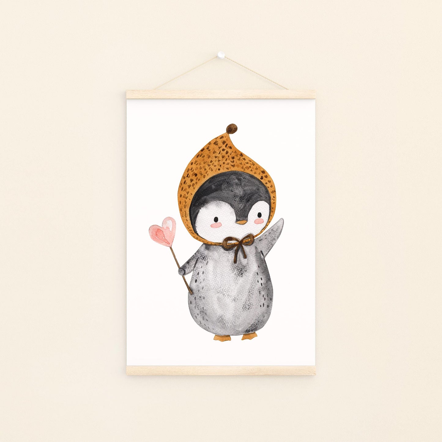 Poster Pinguin Vintage A3 & A4: Ein Aquarell-Pinguin mit Herz und Mütze, ideal als Kinderzimmerdeko oder Geschenk, auf hochwertigem 300g Naturpapier gedruckt.