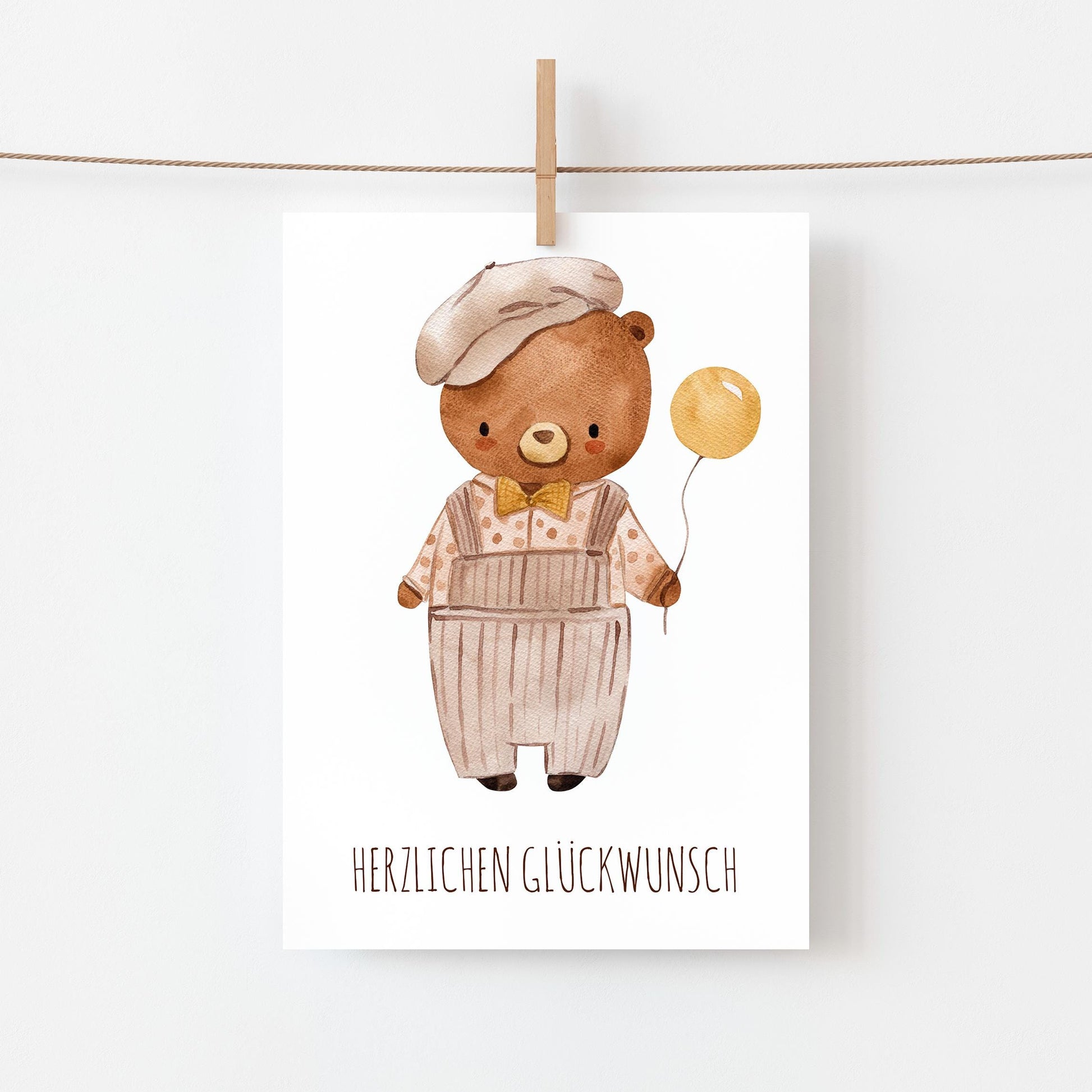 Karte Bär Herzlichen Glückwunsch A6 zeigt Aquarell eines Bären mit Ballon, ideal für Kindergeburtstage, auf mattes Naturpapier gedruckt.