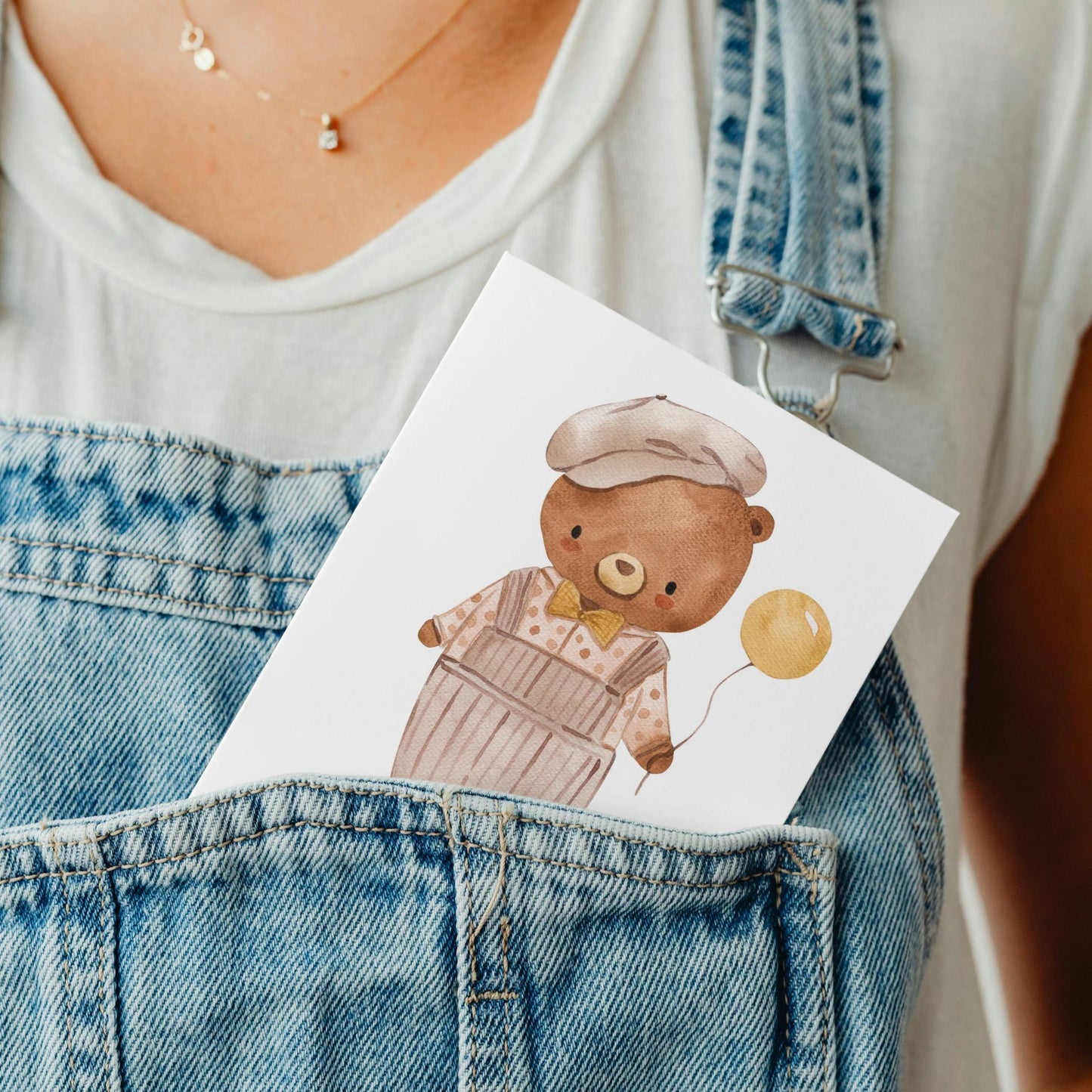 Karte Bär Vintage A6 mit einem handgezeichneten Teddy im Vintage-Stil, ergänzt durch eine gefaltete Ecke, ideal als Grußkarte oder Geschenk.