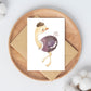 Karte Strauß Vintage A6 mit handgezeichnetem Vogelmotiv, ideal für Glückwünsche, gedruckt auf hochwertigem, stabilem Naturpapier. Perfekt als Grußkarte oder Geschenk.