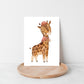 Karte Giraffe Vintage A6 zeigt eine handgezeichnete Giraffe mit Hut und Schal auf hochwertigem Naturpapier, perfekt als Gruß- oder Glückwunschkarte.