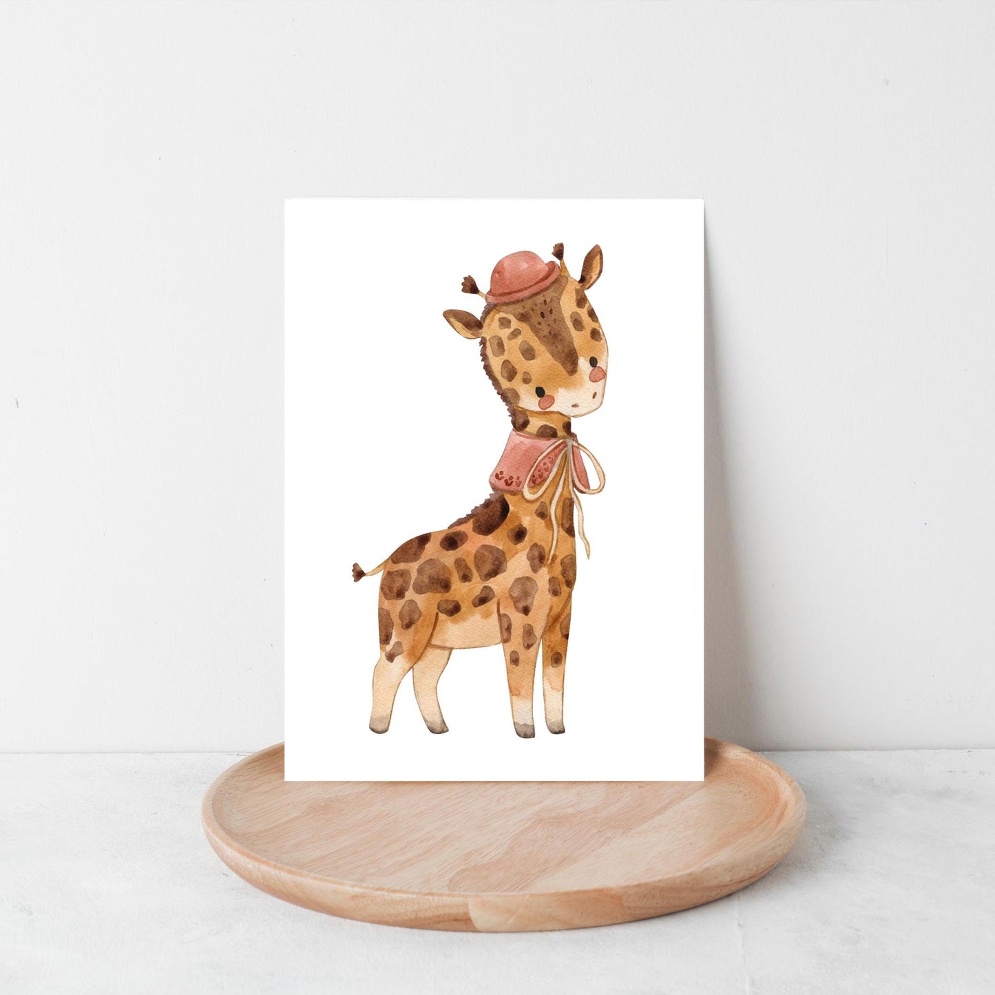 Karte Giraffe Vintage A6 zeigt eine handgezeichnete Giraffe mit Hut und Schal auf hochwertigem Naturpapier, perfekt als Gruß- oder Glückwunschkarte.