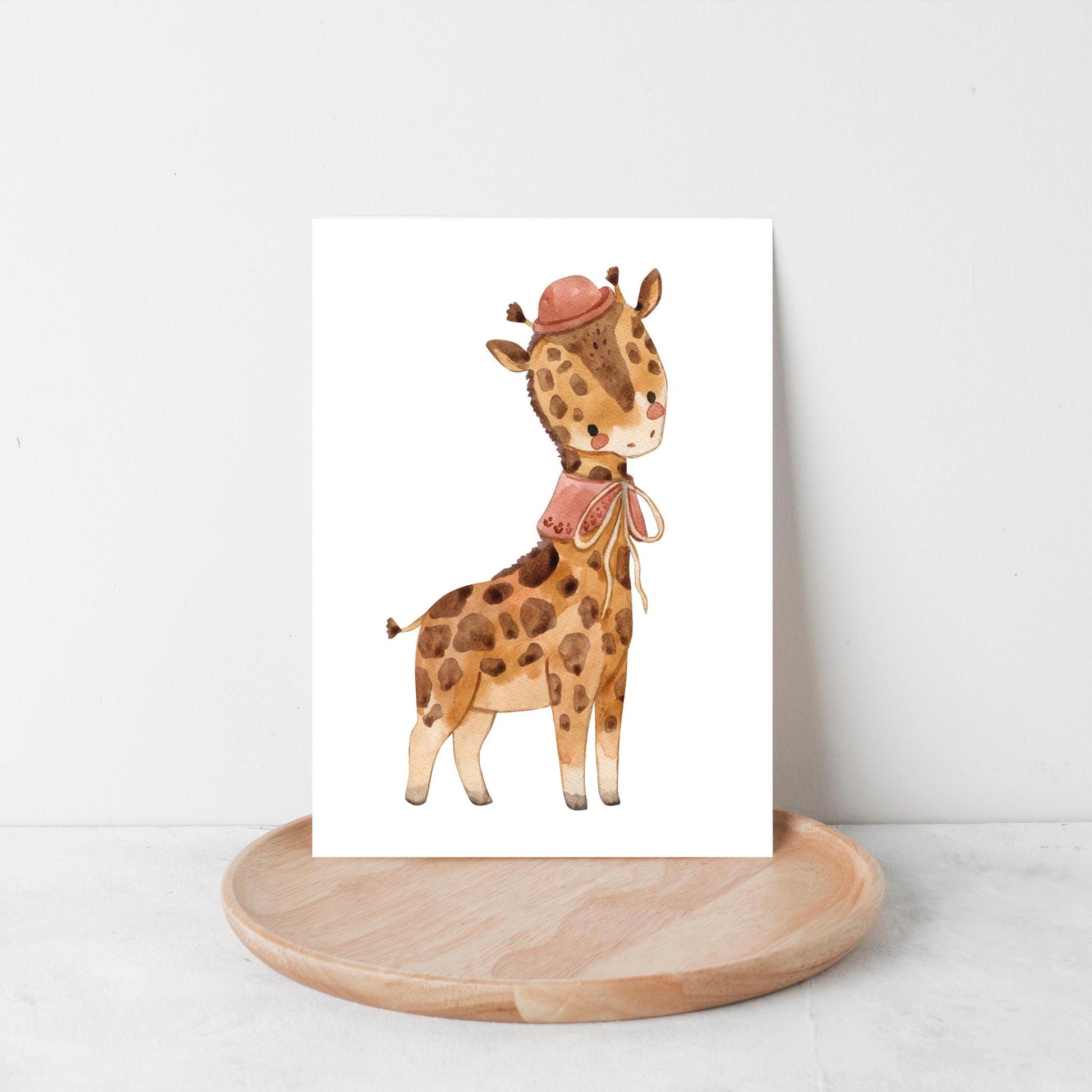 Karte Giraffe Vintage A6 zeigt eine handgezeichnete Giraffe mit Hut und Schal auf hochwertigem Naturpapier, perfekt als Gruß- oder Glückwunschkarte.