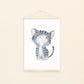 Poster Katze A3 & A4: Eine handgemalte Katze als liebevolles Kinderzimmer-Poster, gedruckt auf hochwertigem 300g Naturpapier, erhältlich in den Größen A3 und A4.