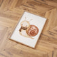 Poster Schnecke Vintage A3 & A4: Handgemaltes Schneckenmotiv auf hochwertigem Naturpapier, ideal als Kinderzimmerdeko oder Geschenk, erhältlich in den Größen A3 und A4.