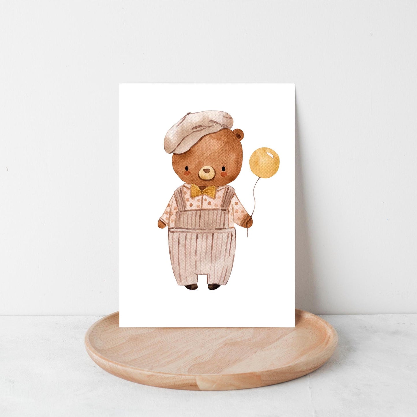 Karte Bär Vintage A6 mit Aquarellmotiv eines Bären mit Ballon. Handgefertigt auf mattem Naturpapier, ideal als Glückwunsch- oder Grußkarte.