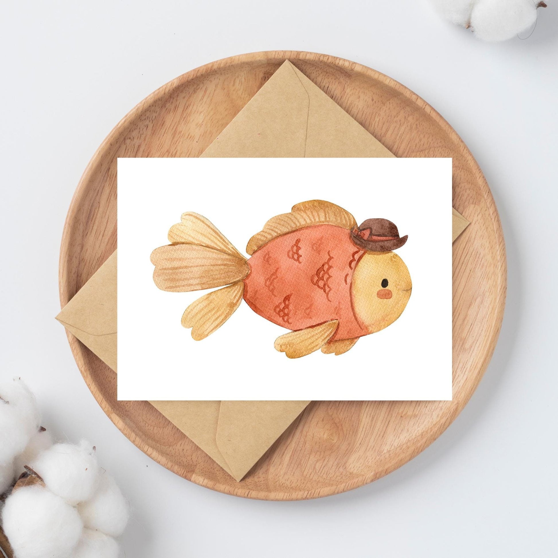 Karte Fisch Vintage A6 zeigt einen stilisierten Fisch mit Hut im Aquarell-Look, auf hochwertigem Naturpapier gedruckt, ideal für Grüße oder Geschenke.