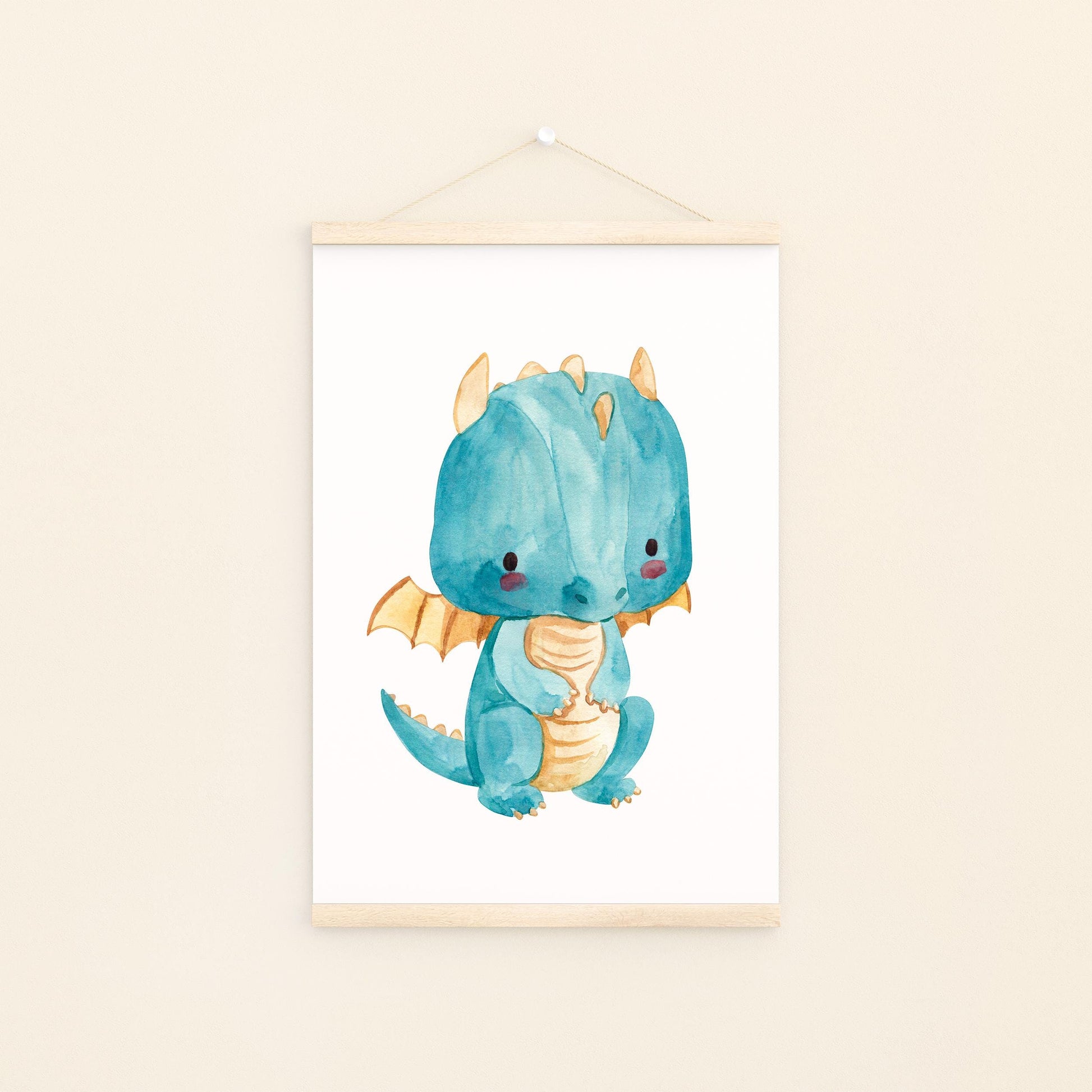 Poster Baby-Drache Blau A3 & A4: niedlicher blauer Drache im Aquarellstil, ideal als Kinderzimmerdeko auf hochwertigem, mattem Naturpapier. An Bildleiste.