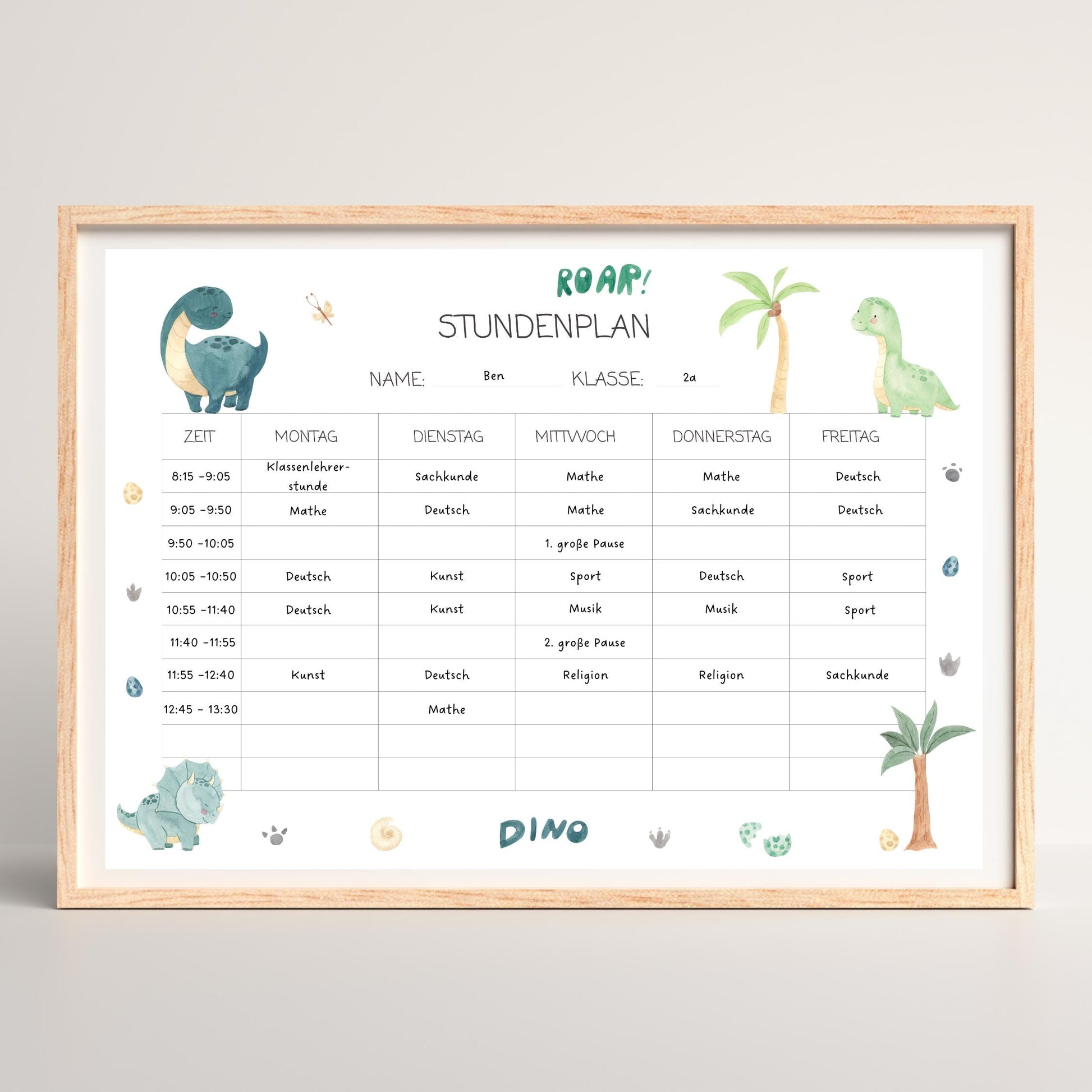 Stundenplan Dinos zum Ausdrucken A4 im Holzrahmen mit Dinosaurier-Illustrationen und einem Palmenmotiv. Perfekt zum Laminieren und Wiederbeschriften, ideal als Geschenk.