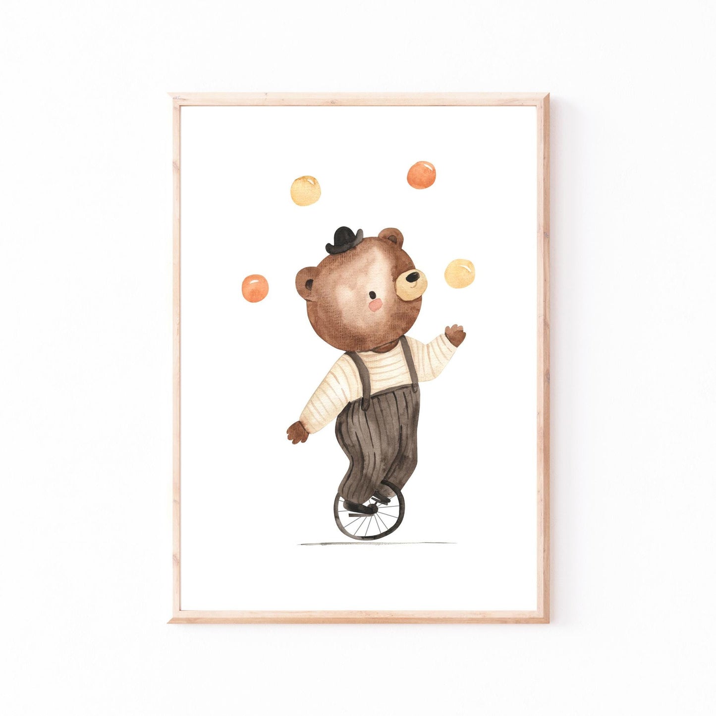 Posterset Zirkus A3 & A4: Illustration eines Bären, der auf einem Einrad jongliert, Teil eines bezaubernden Kinderzimmer-Deko-Sets mit Zirkusmotiven.